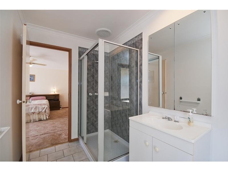 2 Burge Crescent, Hoppers Crossing VIC 3029