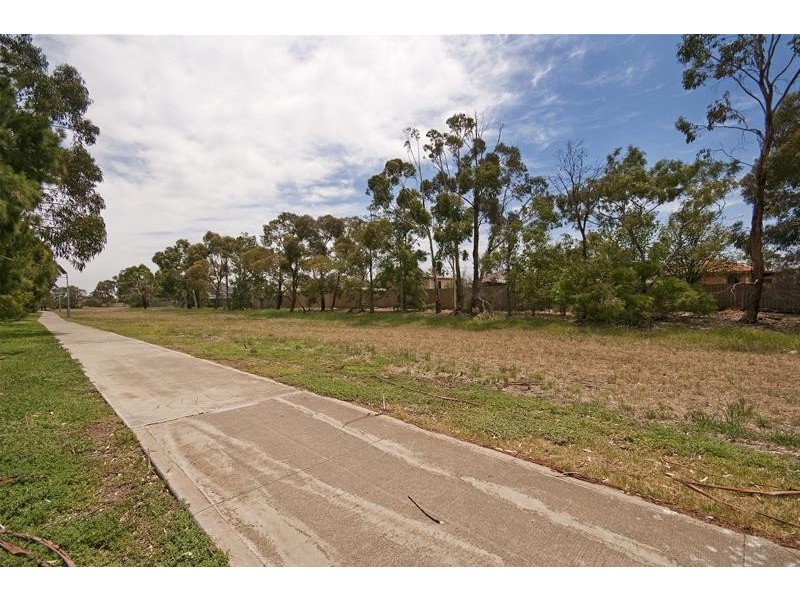 2 Burge Crescent, Hoppers Crossing VIC 3029