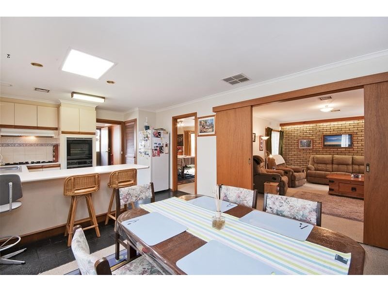16 Kelvin Grove, Werribee VIC 3030