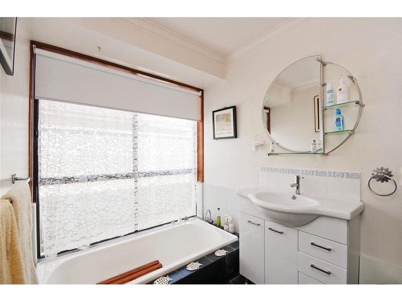 16 Kelvin Grove, Werribee VIC 3030