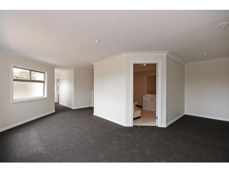 2/128 South Ring Road, Werribee VIC 3030