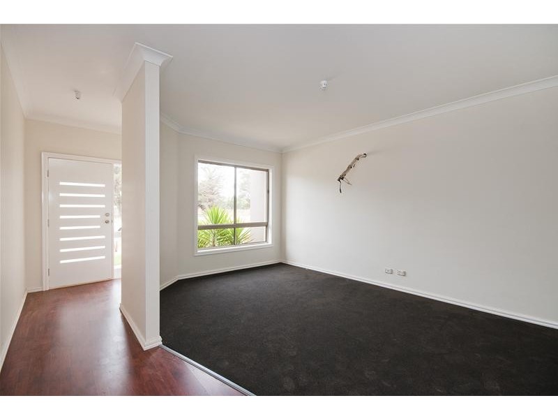2/128 South Ring Road, Werribee VIC 3030