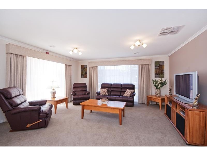 2 Charing Cross, Wyndham Vale VIC 3024