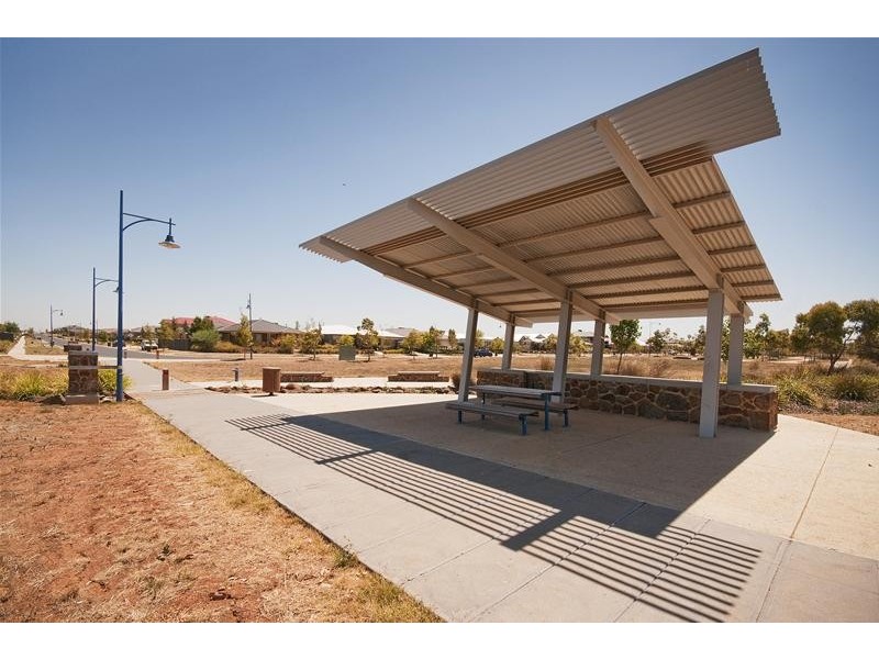 16 Bow Crescent, Wyndham Vale VIC 3024