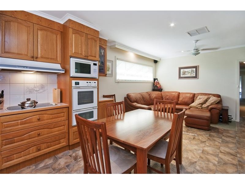 6 Huntingfield Drive, Hoppers Crossing VIC 3029