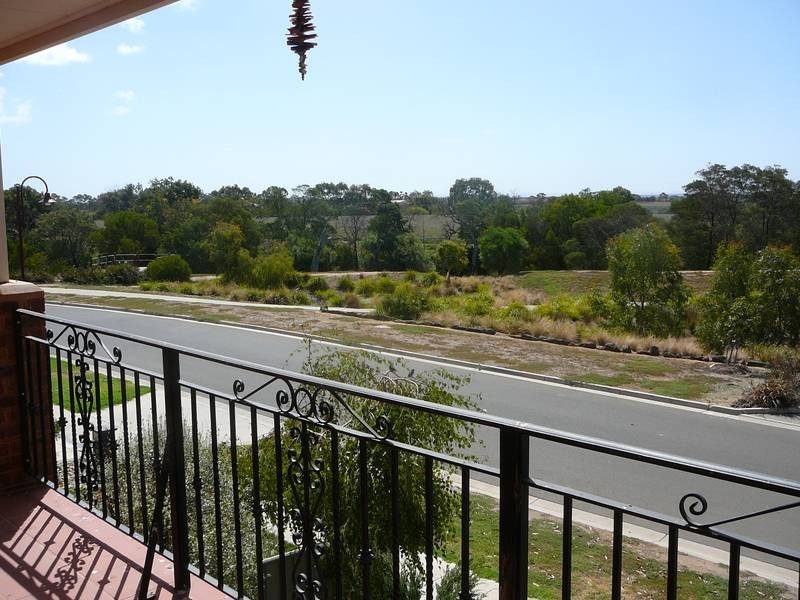 58 Riversdale Dr, Werribee VIC 3030