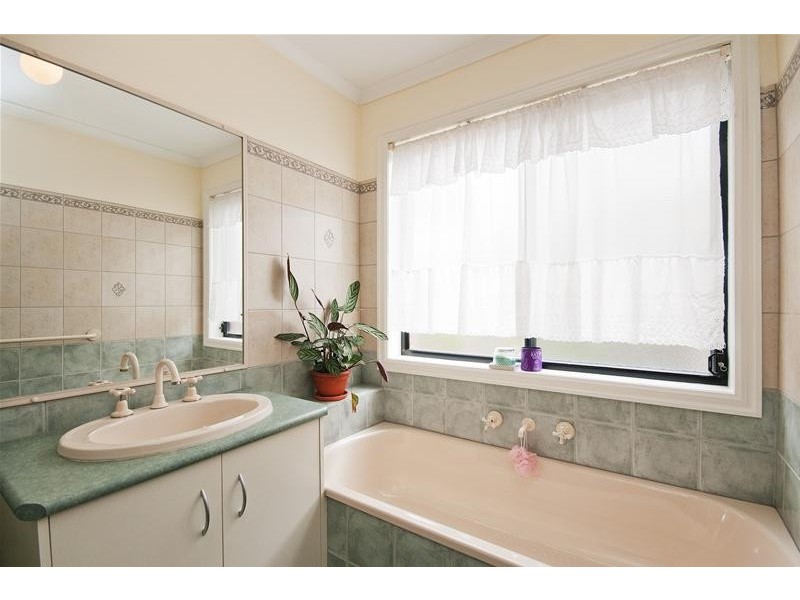 8 Freesia Court, Hoppers Crossing VIC 3029