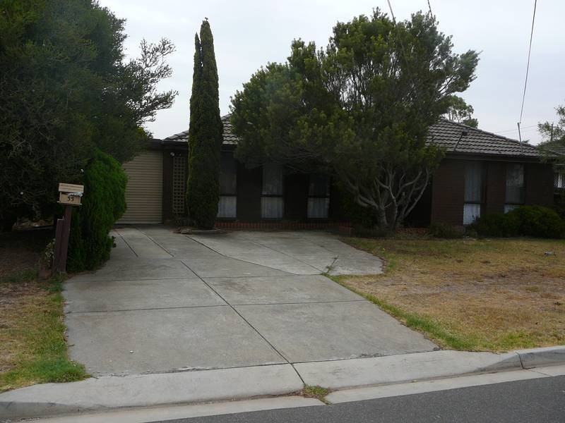33 Dummet Ave, Werribee VIC 3030