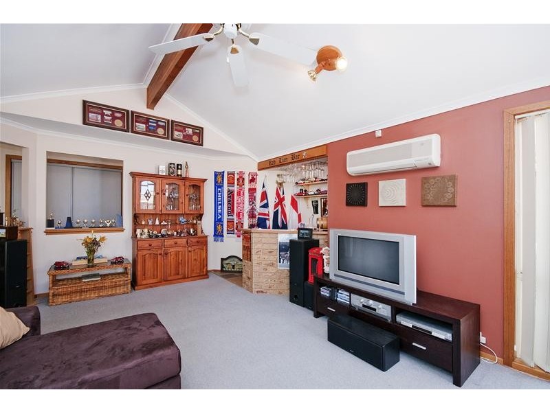 43 Wildflower Crescent, Hoppers Crossing VIC 3029