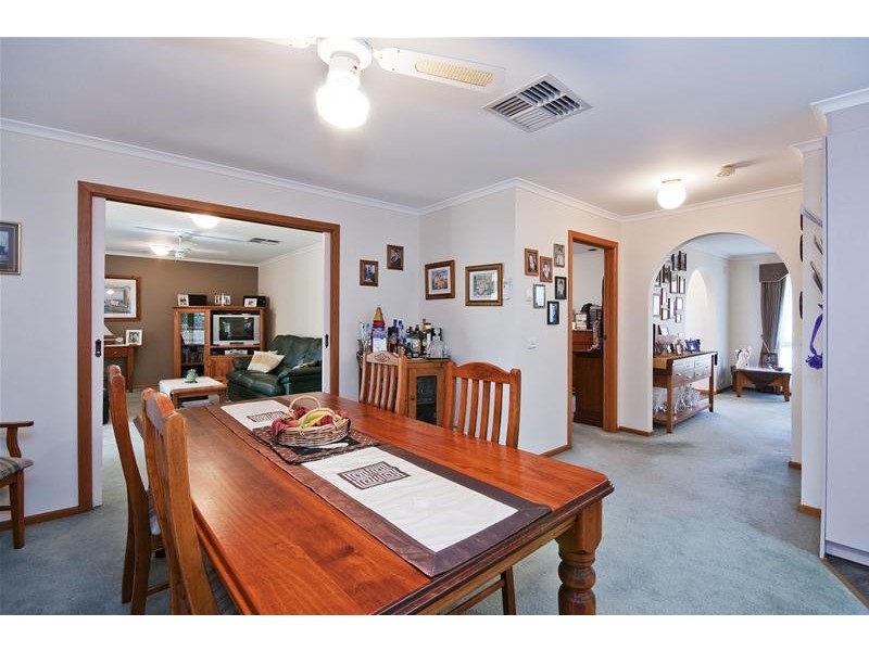 17 Weiskof Drive, Hoppers Crossing VIC 3029