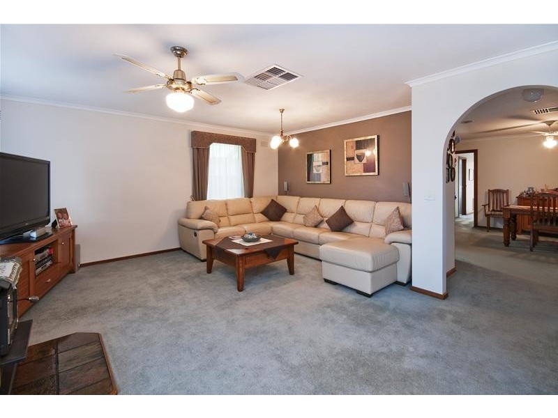 17 Weiskof Drive, Hoppers Crossing VIC 3029