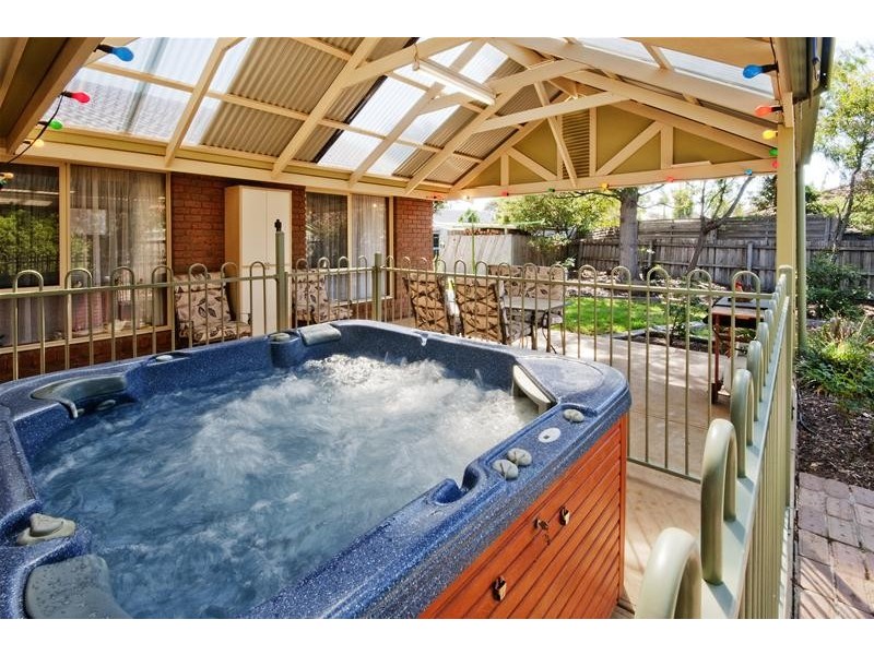 17 Weiskof Drive, Hoppers Crossing VIC 3029