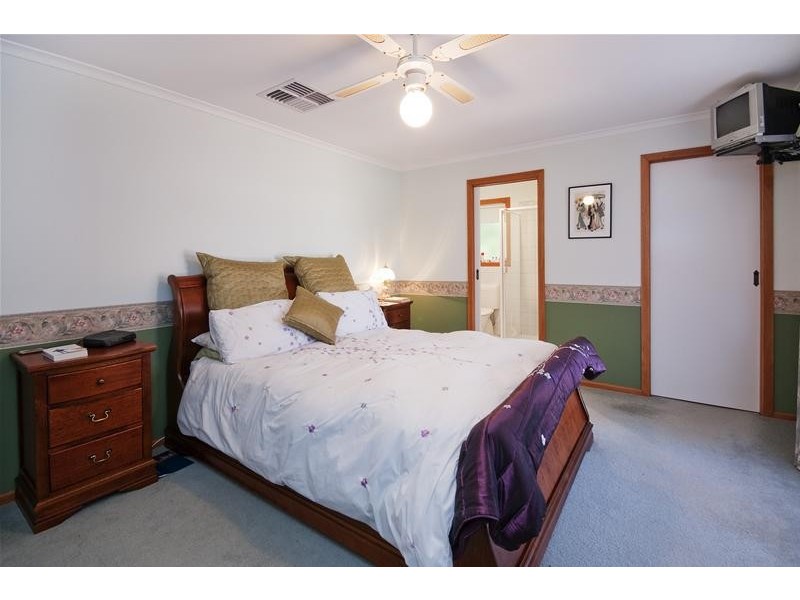 17 Weiskof Drive, Hoppers Crossing VIC 3029