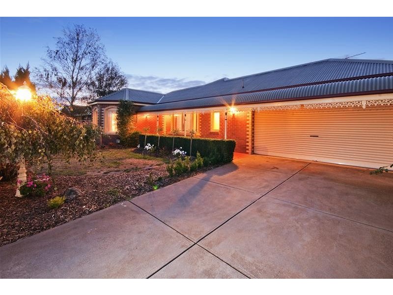 18 Dequin Court, Werribee VIC 3030
