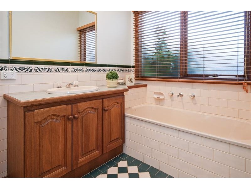 18 Dequin Court, Werribee VIC 3030