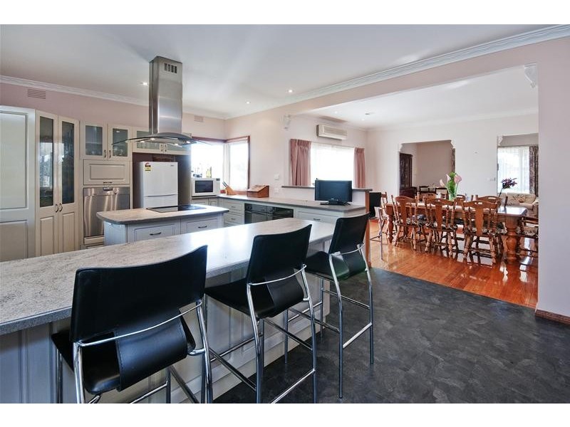 129 Greaves Street North, Werribee VIC 3030