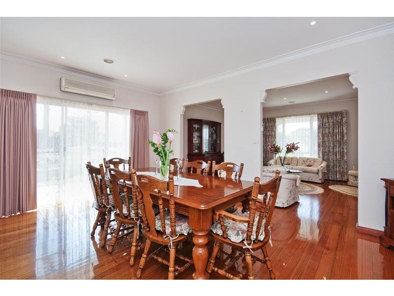 129 Greaves Street North, Werribee VIC 3030