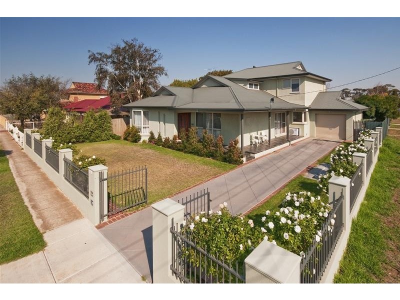 129 Greaves Street North, Werribee VIC 3030