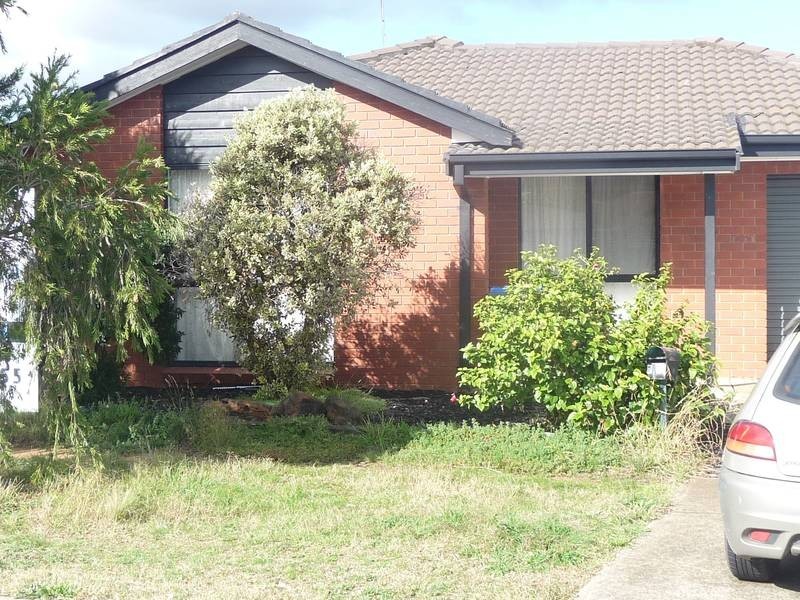 2/25 Thames Boulevard, Werribee VIC 3030