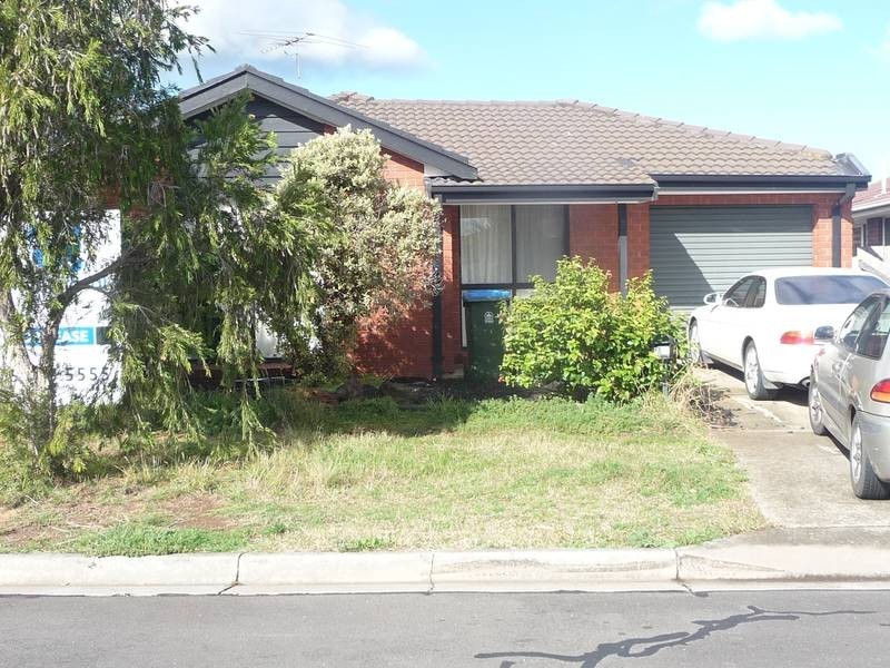 2/25 Thames Boulevard, Werribee VIC 3030