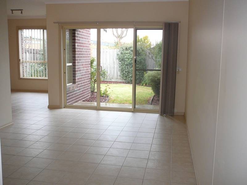 2/4 Bedford Court, Hoppers Crossing VIC 3029