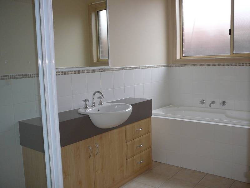 2/4 Bedford Court, Hoppers Crossing VIC 3029