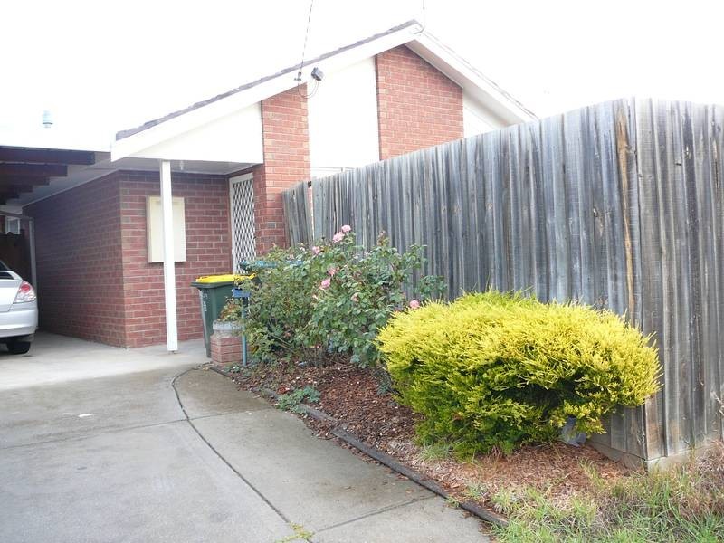 2/273 Greaves Street North, Werribee VIC 3030
