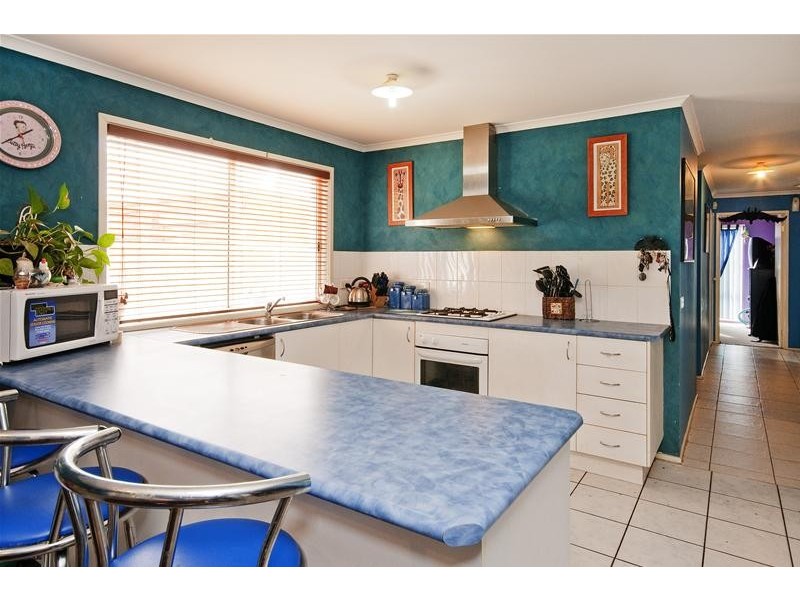 6 Calais Court, Hoppers Crossing VIC 3029