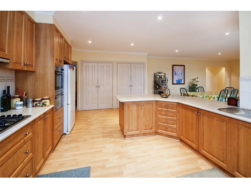 9 Nicholson Close, Werribee VIC 3030