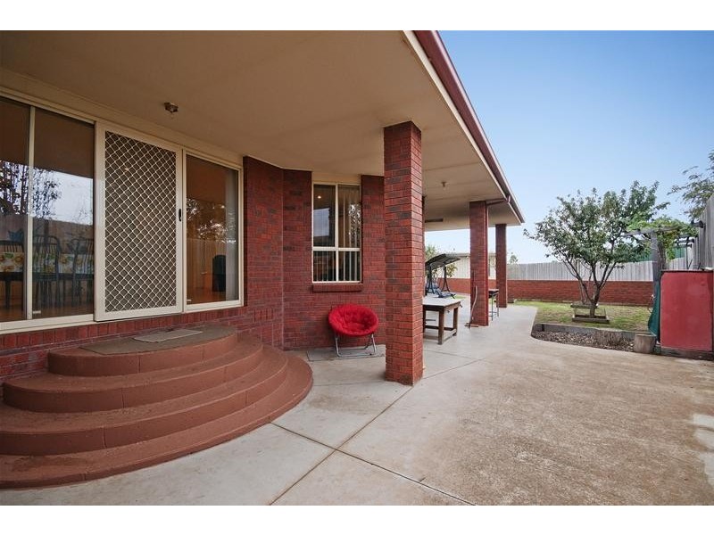 9 Nicholson Close, Werribee VIC 3030