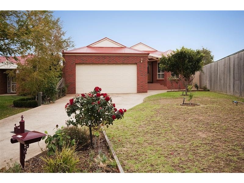 9 Nicholson Close, Werribee VIC 3030