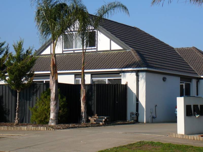 1/15-17 Flinders Crescent, Wyndham Vale VIC 3024