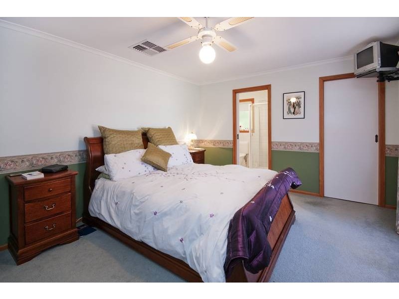 17 Weiskof Drive, Hoppers Crossing VIC 3029