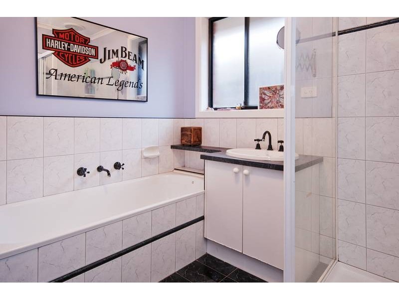 147 Cambridge Crescent, Werribee VIC 3030