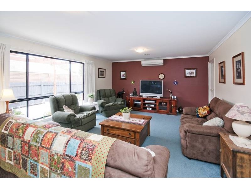 8 Freesia Crt, Hoppers Crossing VIC 3029