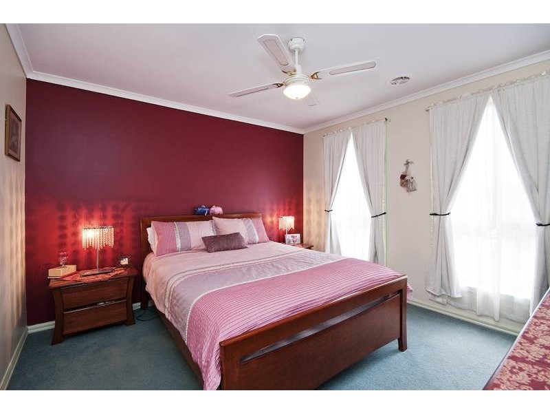 8 Freesia Crt, Hoppers Crossing VIC 3029
