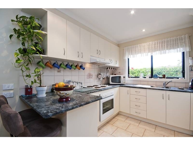 8 Freesia Crt, Hoppers Crossing VIC 3029