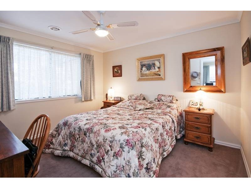 8 Freesia Crt, Hoppers Crossing VIC 3029