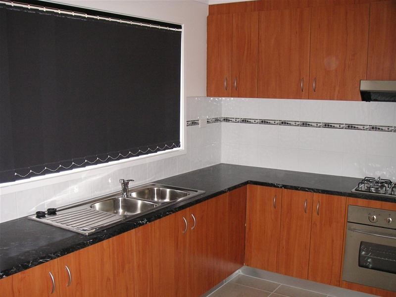 2/11 Montana Drive, Werribee VIC 3030