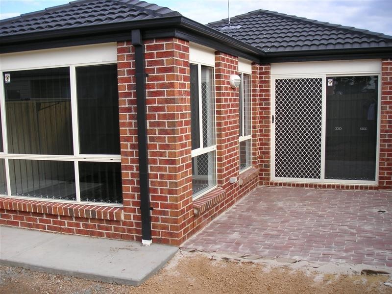 2/11 Montana Drive, Werribee VIC 3030