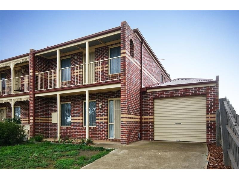 2/56 Racecourse Road, Werribee VIC 3030