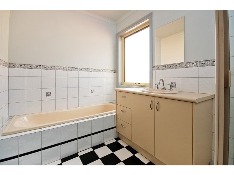 2/56 Racecourse Road, Werribee VIC 3030