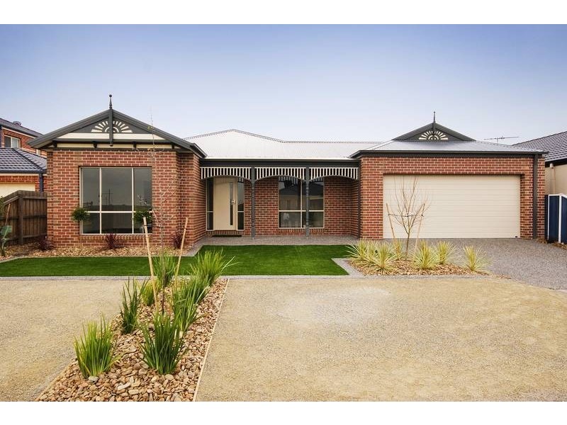 18 Yankos Drive, Werribee VIC 3030