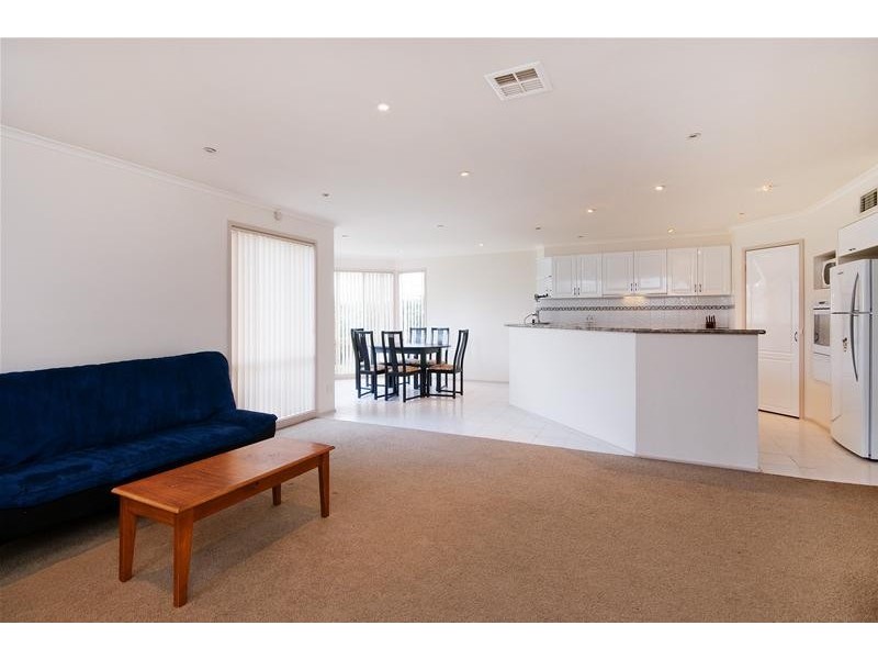 8 Nathan Close, Hoppers Crossing VIC 3029