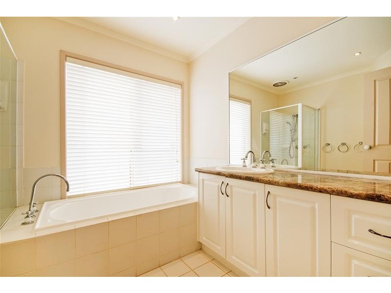 8 Nathan Close, Hoppers Crossing VIC 3029