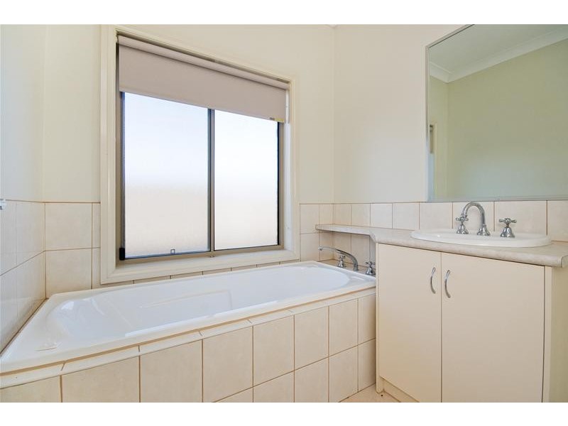 6 Bellfield Court, Wyndham Vale VIC 3024