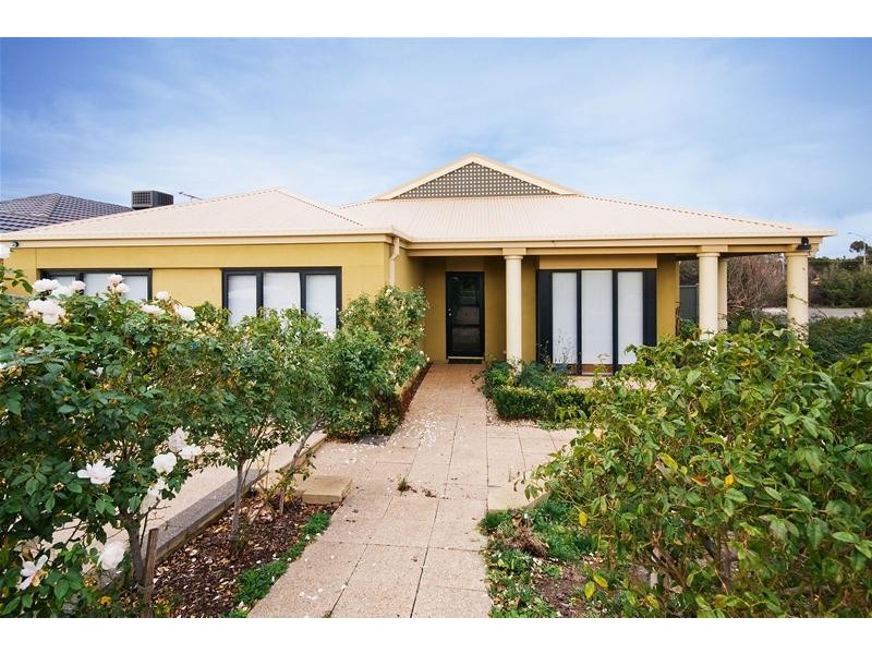 8 Thomas Carr Drive, Tarneit VIC 3029