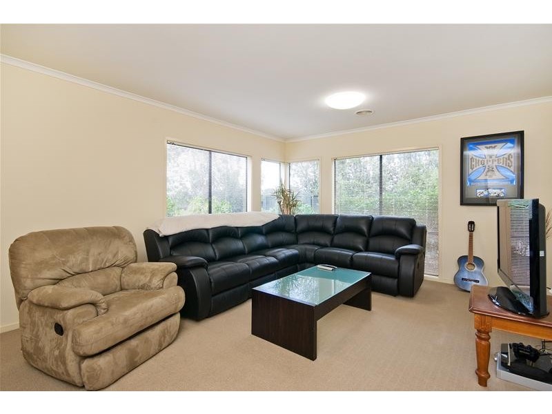 8 Thomas Carr Drive, Tarneit VIC 3029