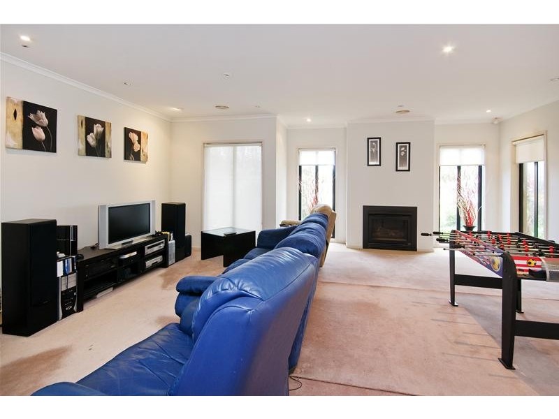 8 Thomas Carr Drive, Tarneit VIC 3029