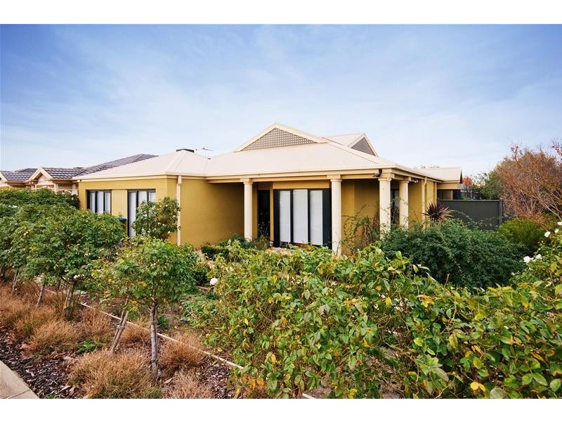 8 Thomas Carr Drive, Tarneit VIC 3029